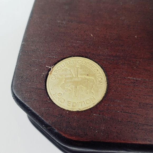 Porcelain Horse music box Carousel Collection merry go round on stand - Picture 5 of 6